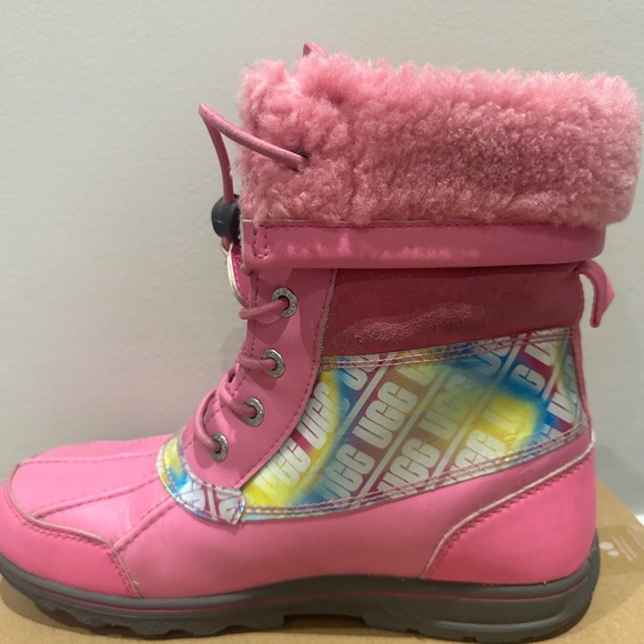 *Lightly worn, last season* Ugg Monochromatic Girls Boots - Picture 4 of 10